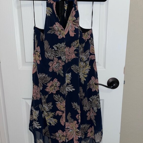 New with tags. Astr criss cross neck chiffon shift dress - Picture 2 of 6